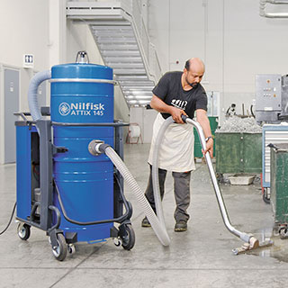 Aspiradora industrial para limpieza de fábrica y su mantenimiento
